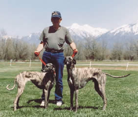 Jack William Lewis and the first 2 SGRCs for the breed Ch. A’Ssissa and Ch. Aswad Shi'Rayân © de Caprona 